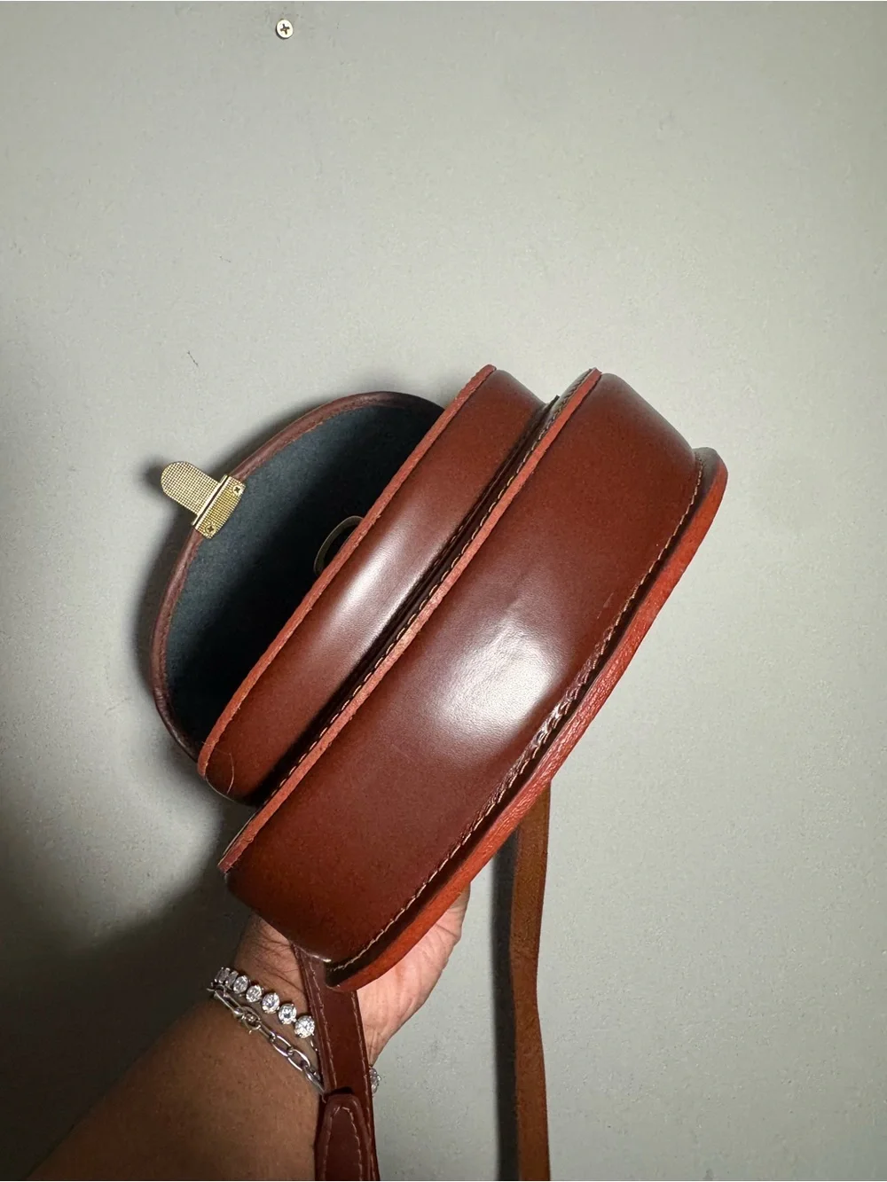 Beara Beara MONITA brown handmade cowhide arc side shoulder bag